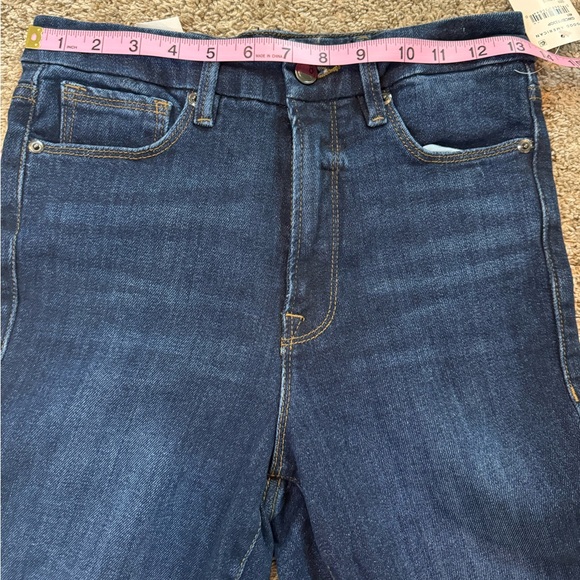 Good American Good Waist Distressed Pocket Skinny Jeans - Picture 10 of 10